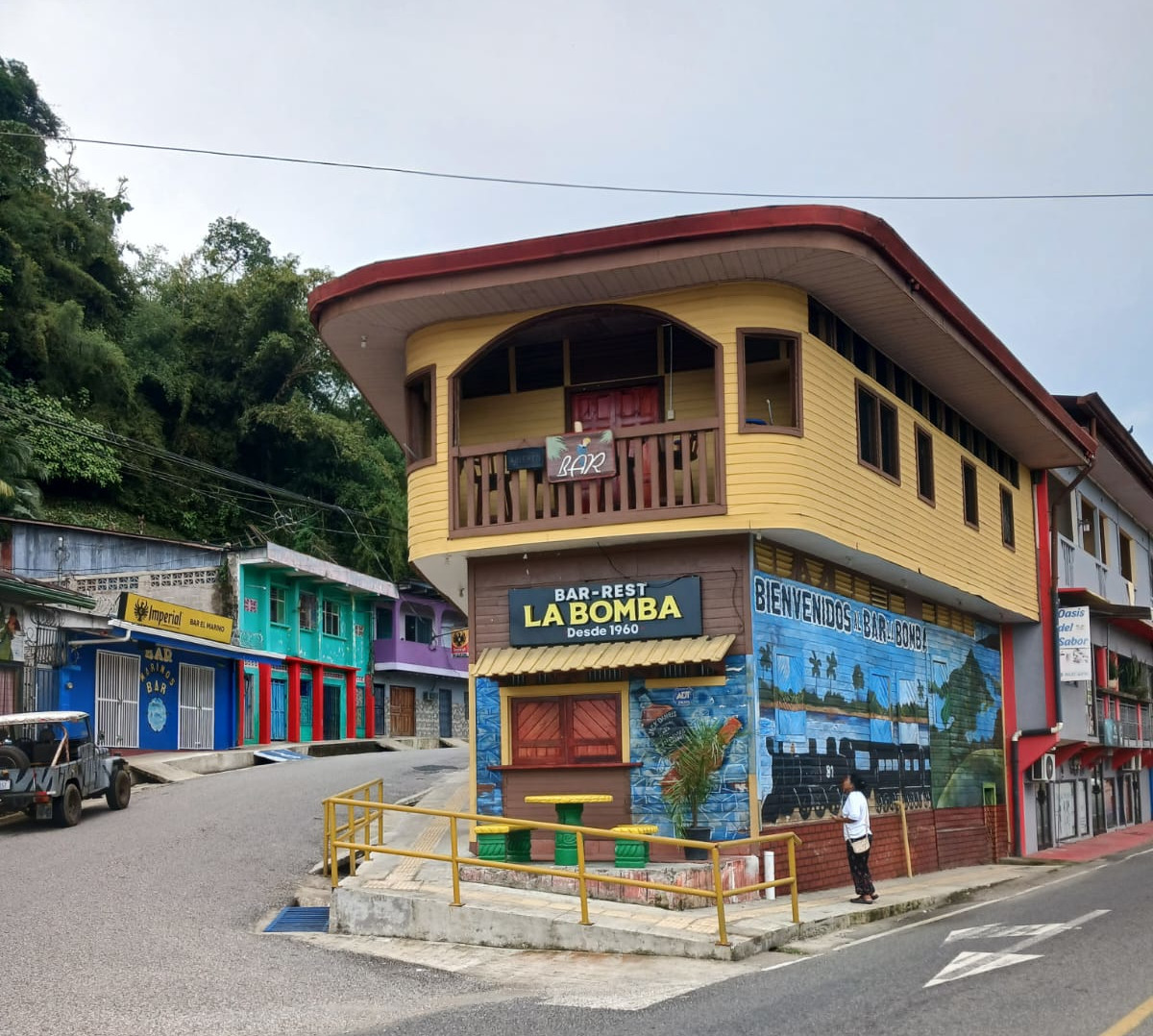 ¡Bienvenido a Bomba Bar, Golfito Costa Rica!